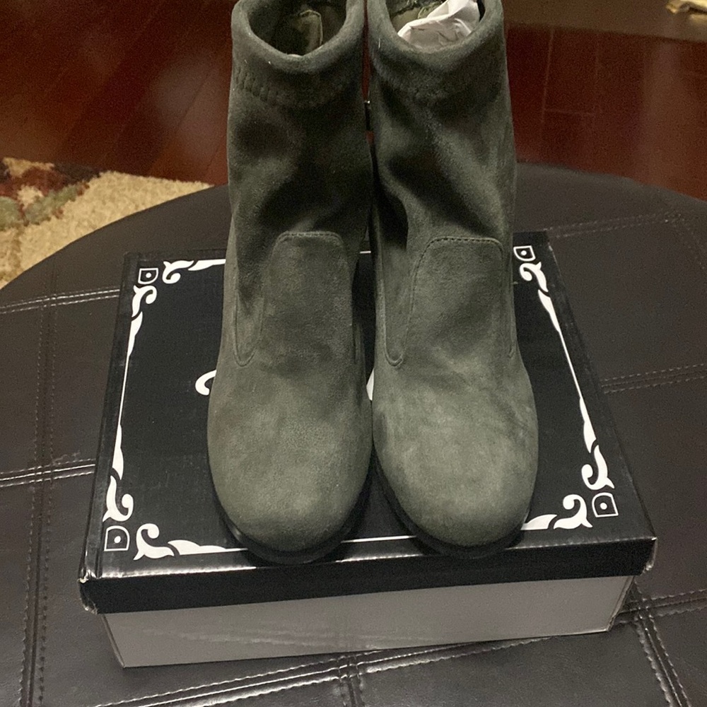 Weeboo ankle boots dark army green size 8